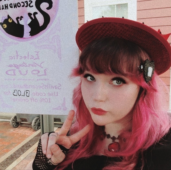 Meet your Posh Ambassador, Emily - Picture 13 of 14